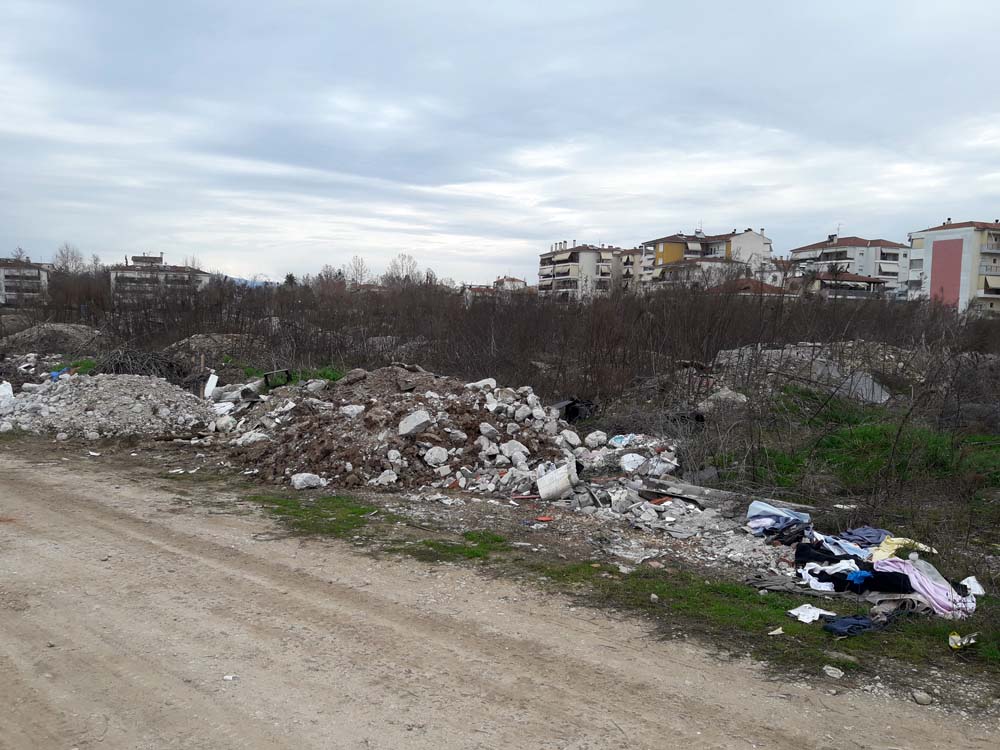 Τερζούδης: Σκουπιδότοπος ο Άγιος Θωμάς, η δημοτική αρχή έχει χάσει τη μάχη της καθημερινότητας